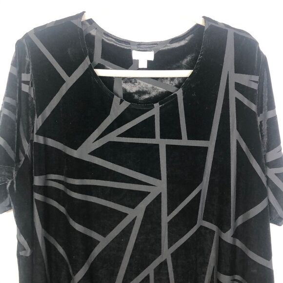 VIP KNITS BY AVENUE | Velvet Short Sleeve Dress Black Women’s Plus Size 22/24 - Picture 3 of 10